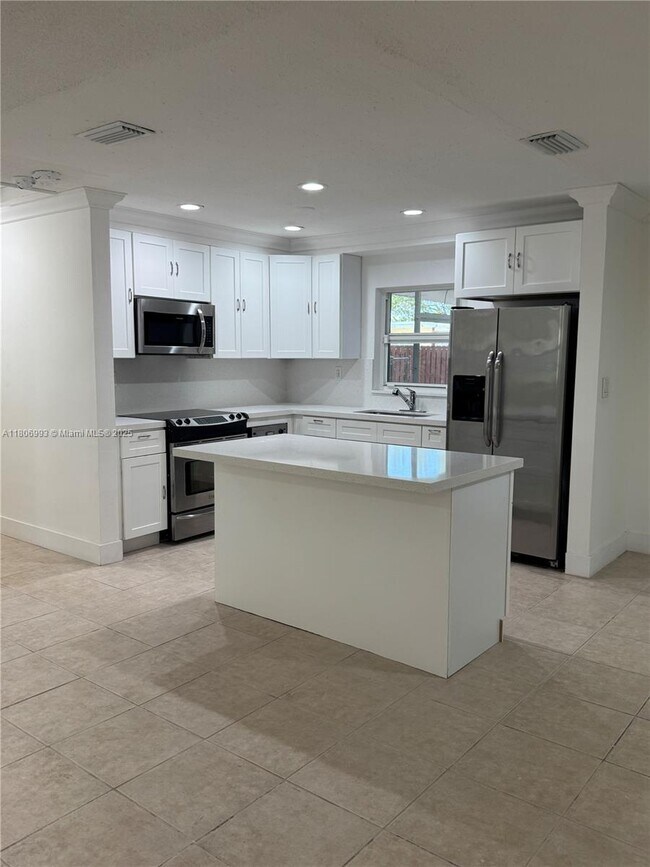 Building Photo - 5122 SW 92nd Terrace