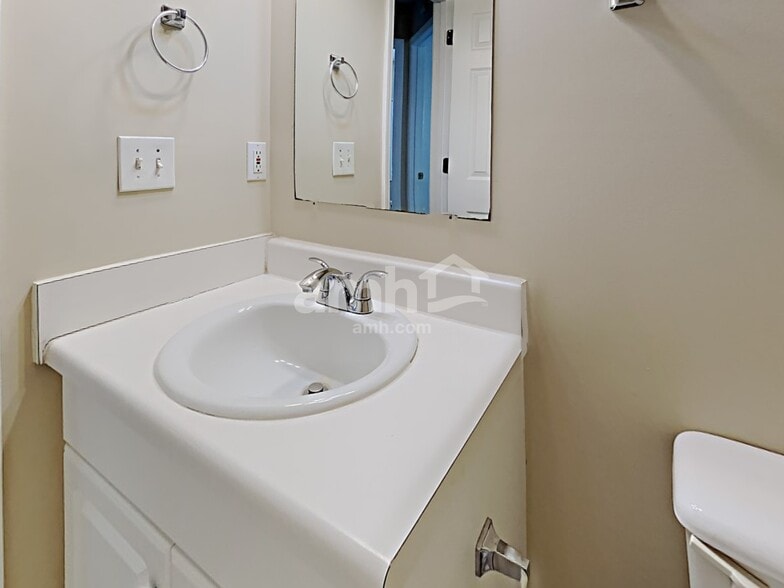 Building Photo - 6638 Shady Ridge Ln