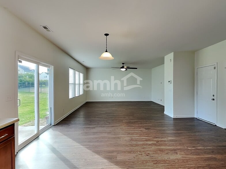 Building Photo - 3011 Gray Farm Rd