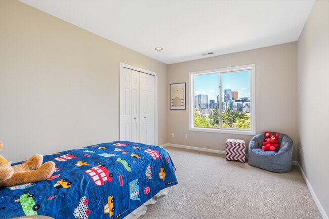 Building Photo - 9610 SE 7th St