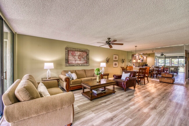 Building Photo - 11186 Green Lake Dr