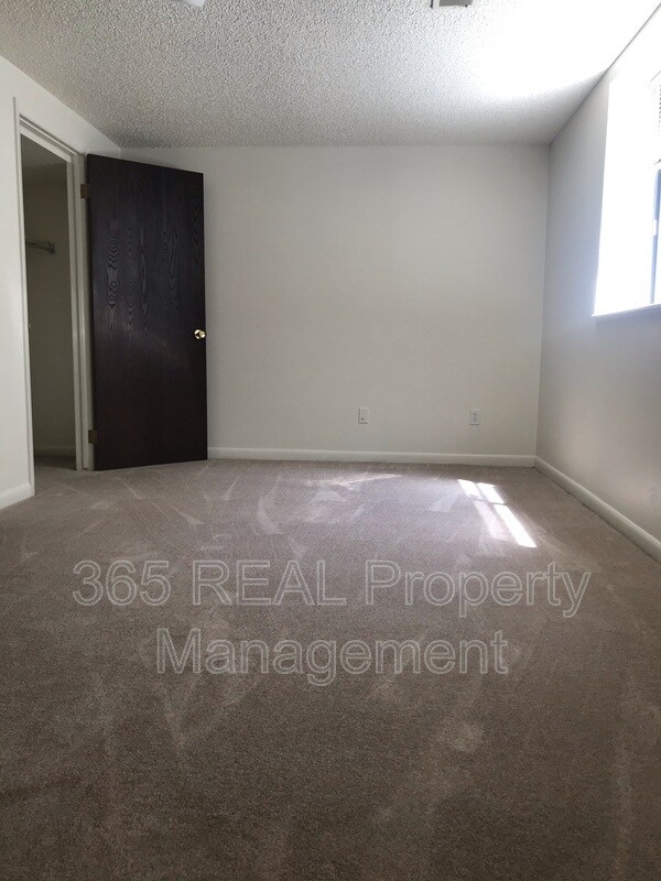 Building Photo - 2141 28th Ave Ct