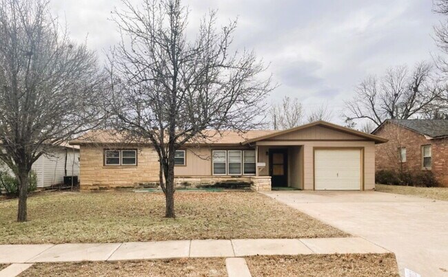 Primary Photo - Stunning Remodeled Home Located Near Wheel...