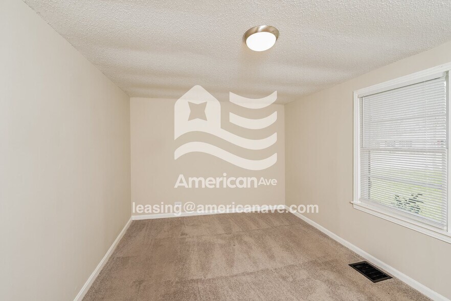 Building Photo - 487 6th Ave SW