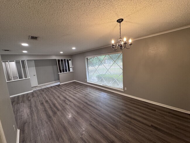 Building Photo - 2308 Avondale Dr