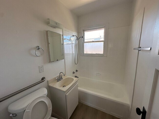 Building Photo - 417 S Richmond Rd