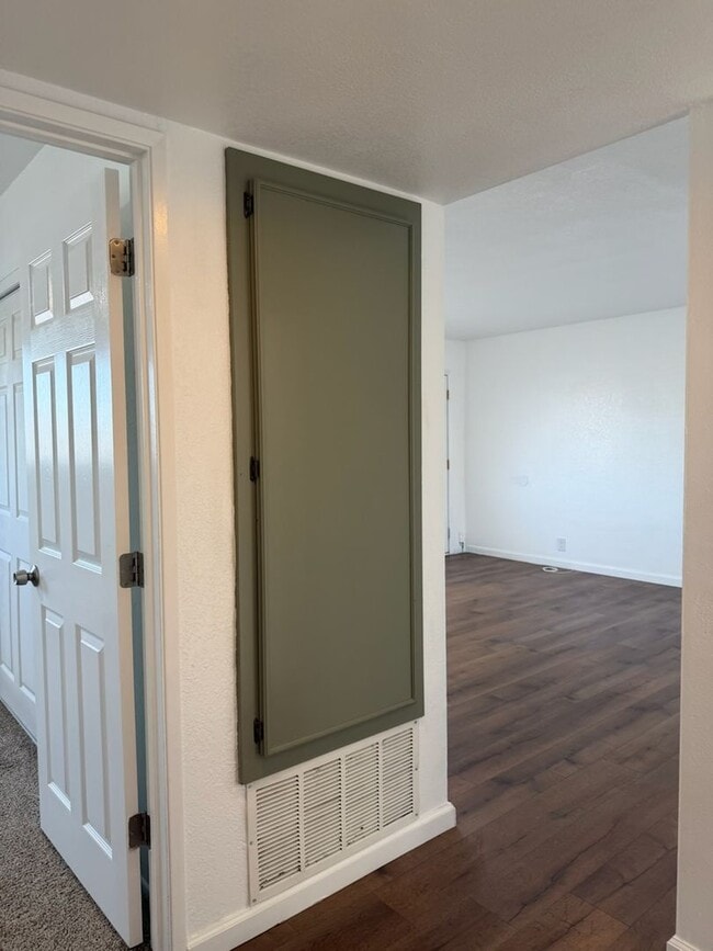 Building Photo - 127a S Gateway Blvd