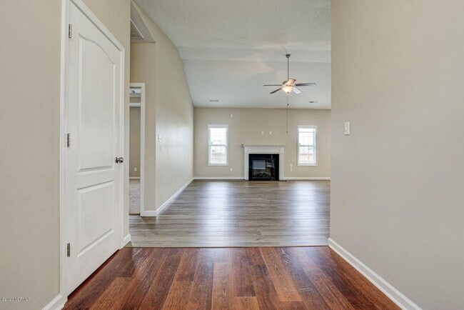 Building Photo - 116 Regatta Way