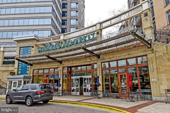 Building Photo - 4620 N Park Ave