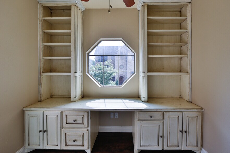 Building Photo - 2921 Normah St