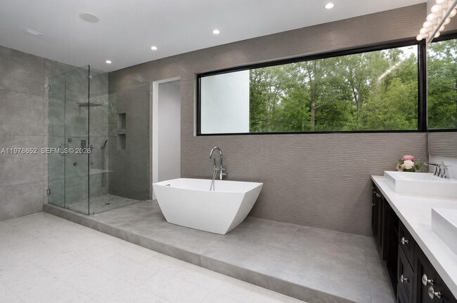 Building Photo - 56 Samana Dr