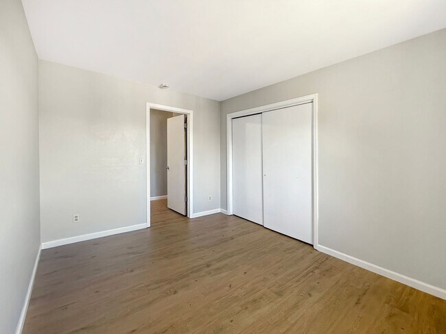 Building Photo - $0 DEPOSIT OPTION. SPACIOUS 4-BEDROOM CENT...