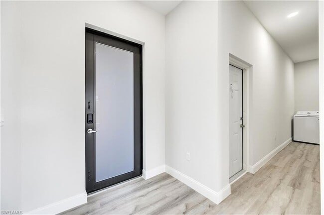 Building Photo - 1132 Cummings St E