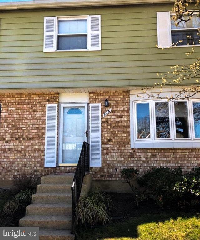 Building Photo - 425 Gatewood Ct