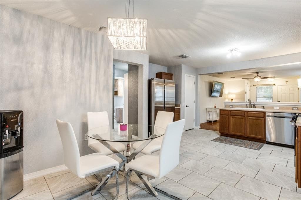 Building Photo - 3616 Sand Dunes Ave