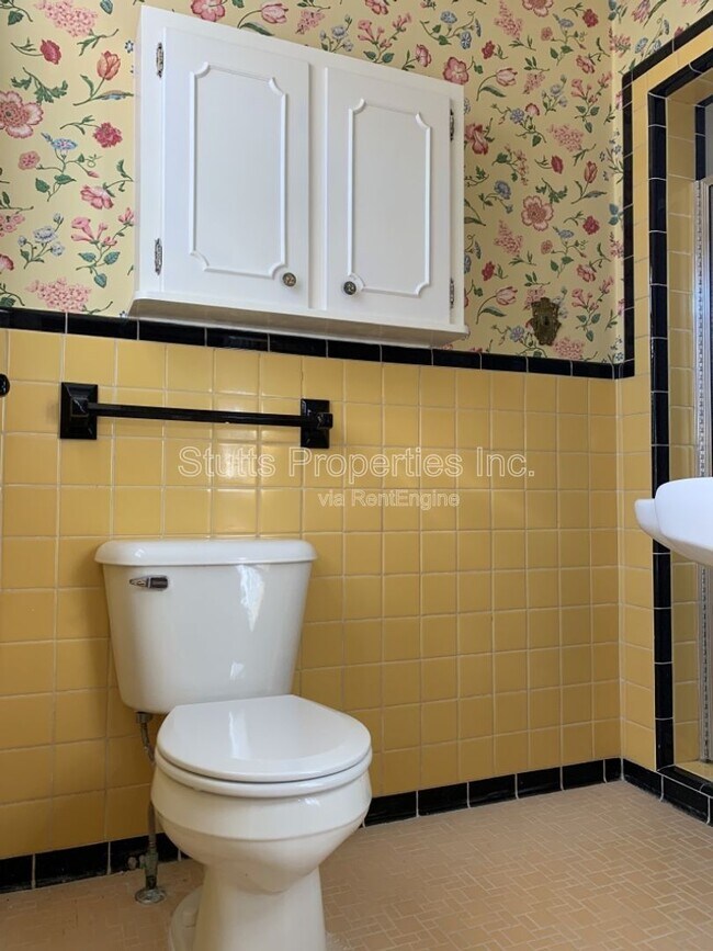 Building Photo - 1924 Chisholm Rd