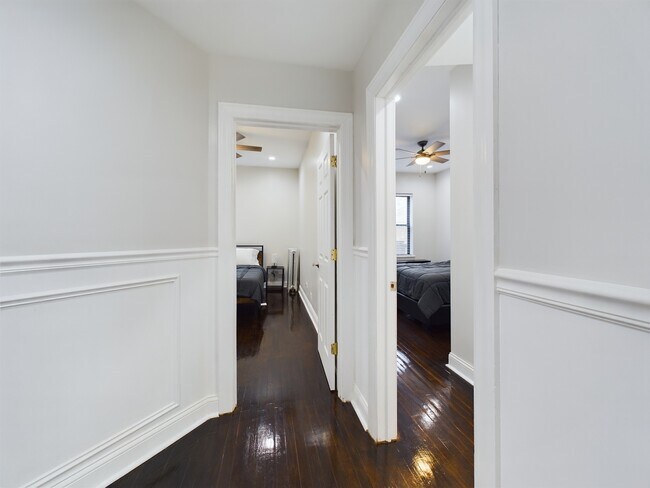 Building Photo - 5005 S Prairie Ave