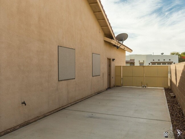 Building Photo - 10392 E 39th Pl