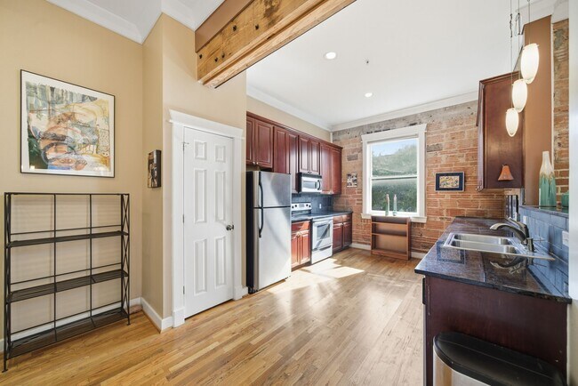 Building Photo - 215 W Norma St