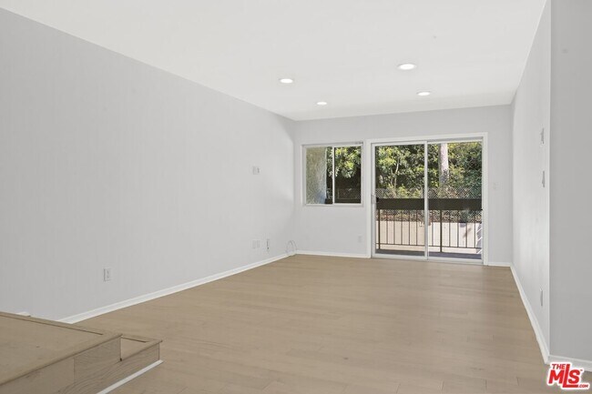 Building Photo - 4900 Overland Ave