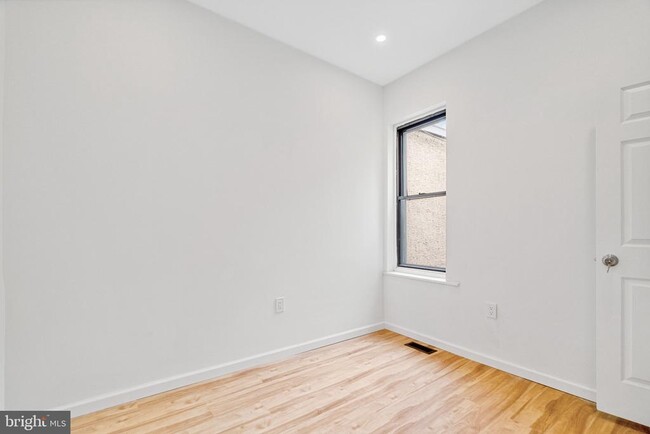 Building Photo - 1718 Edgley St