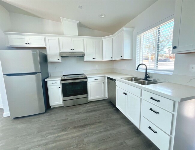 Building Photo - 73476 El Paseo Dr