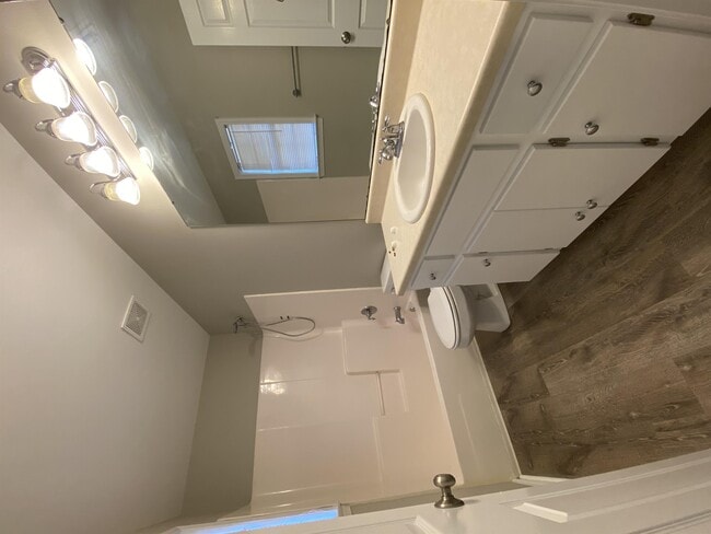 Building Photo - 216 Autumn Ridge Dr