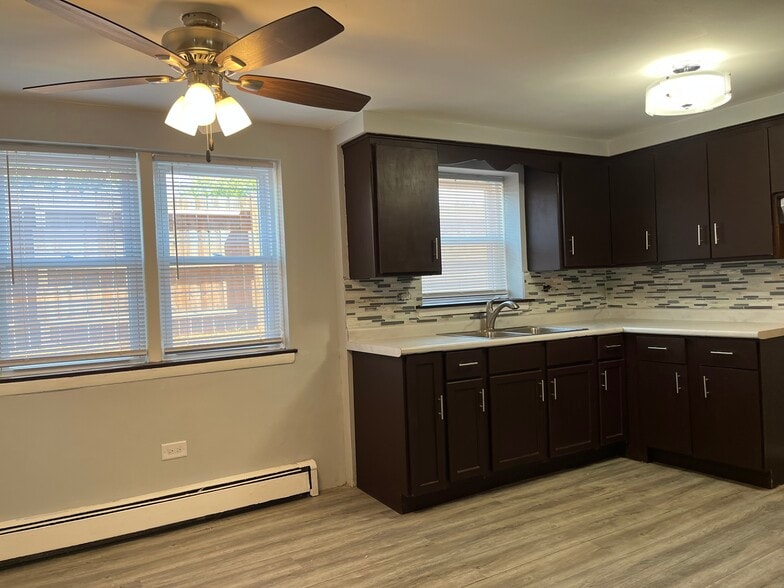 Building Photo - 3601 W 79th St