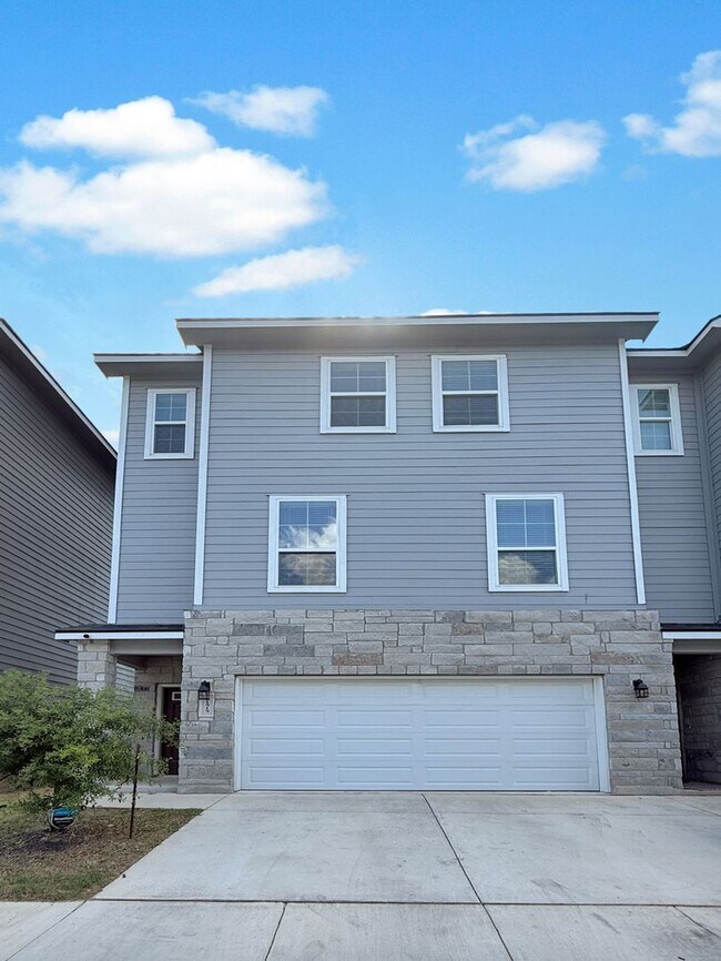 Primary Photo - Modern 3-Story Townhome Near The Rim & La ...