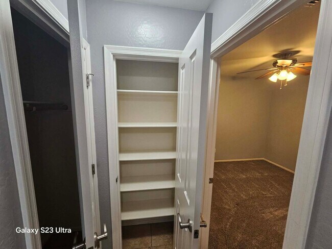 Building Photo - Well maintained 3 bedroom 2 bath charming home Free rent OAC