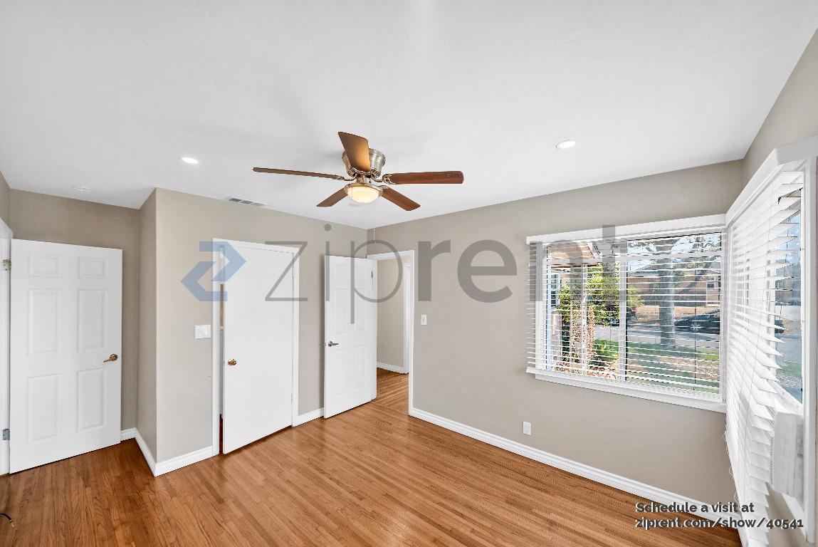 Building Photo - 10932 La Cima Dr