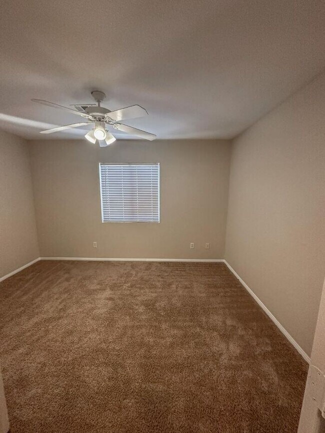 Building Photo - IMMACULATE REMODLED 2 STORY HOME IN HENDER...
