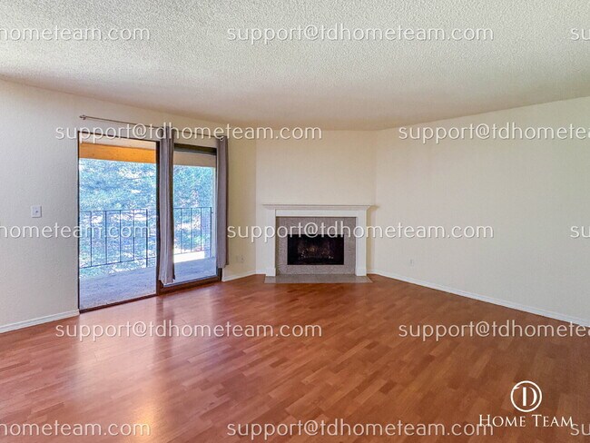 Building Photo - "Charming 2-Bed Condo in Bellevue with 923 Sq Ft of Comfort!"