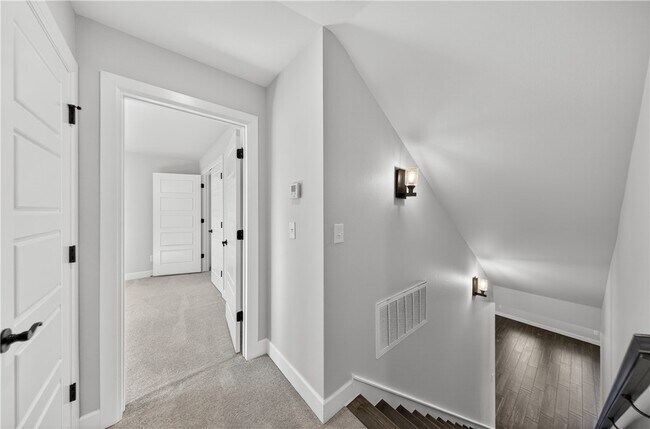 Building Photo - 1140 Hope St