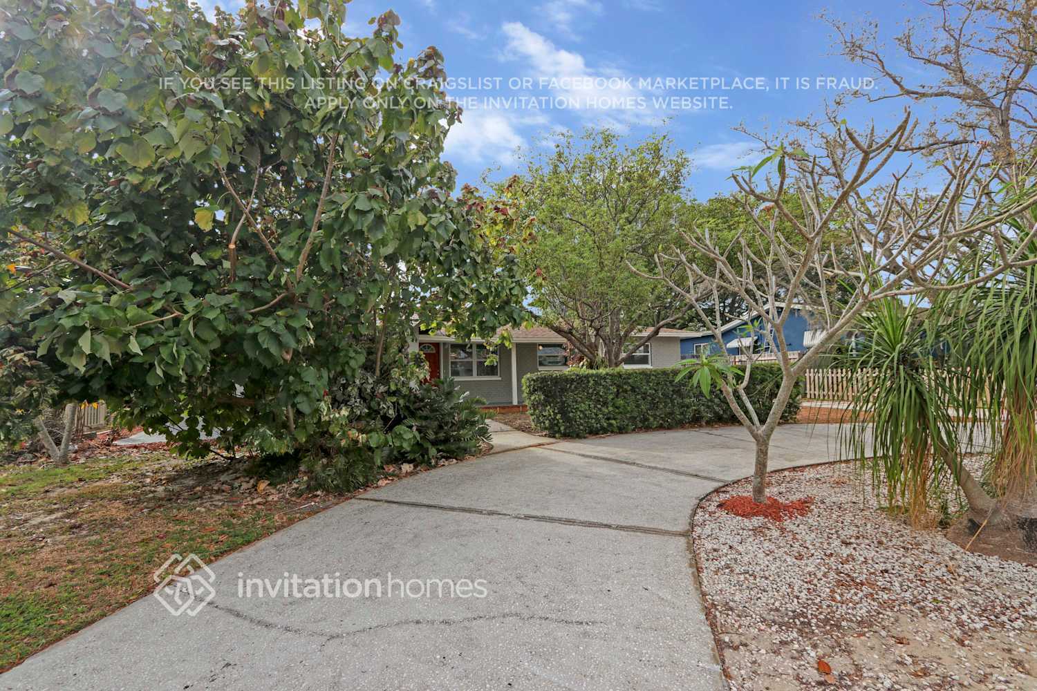 Building Photo - 777 La Plaza Ave S