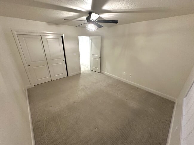 Building Photo - “St. George, Aspen Estates: 5 spacious beds, 2.5 baths, and a stunning 2,852 sq ft of beautifully...