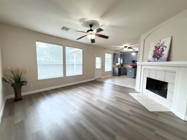 Building Photo - 26430 Richwood Oaks Dr