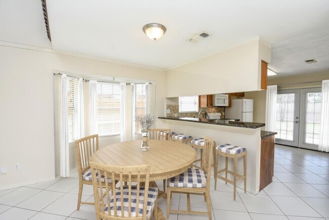 Building Photo - 2623 Forestbrook Dr