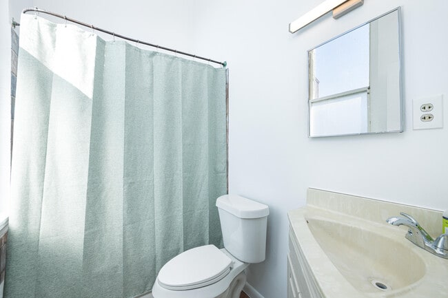 Building Photo - 117 Pearl St