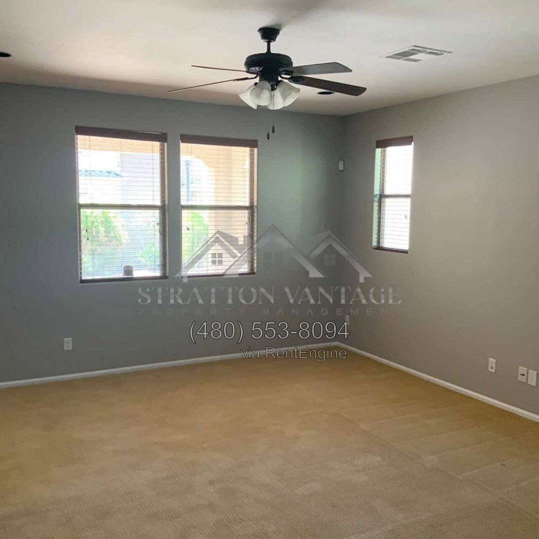 Building Photo - 1068 S Hawk Ln