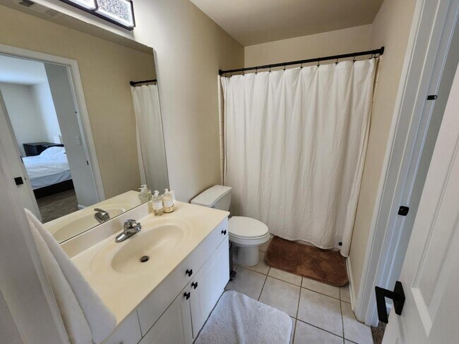 Building Photo - 1836 Rue De Montreal