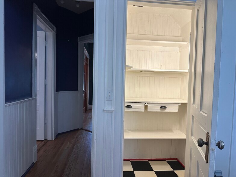 Building Photo - 2608 Frankfort Ave