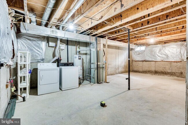 Building Photo - 3 level townhouse in Kinstowne area