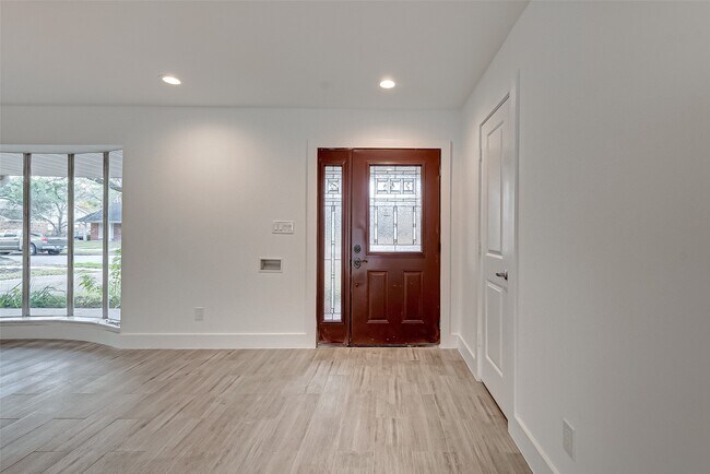 Building Photo - 5007 Cheena Dr