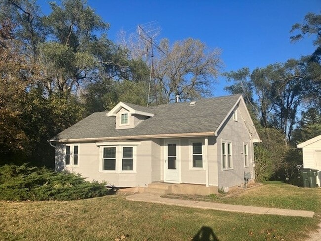 Primary Photo - Updated 3 Bedroom - 1 Bath House in Twin L...