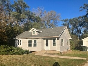 Building Photo - Updated 3 Bedroom - 1 Bath House in Twin L...
