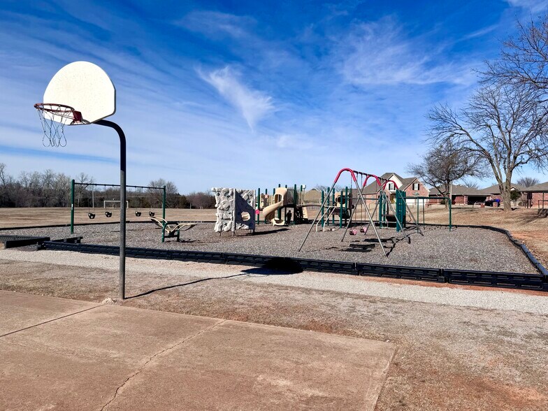 Building Photo - 2417 Arbor Dr