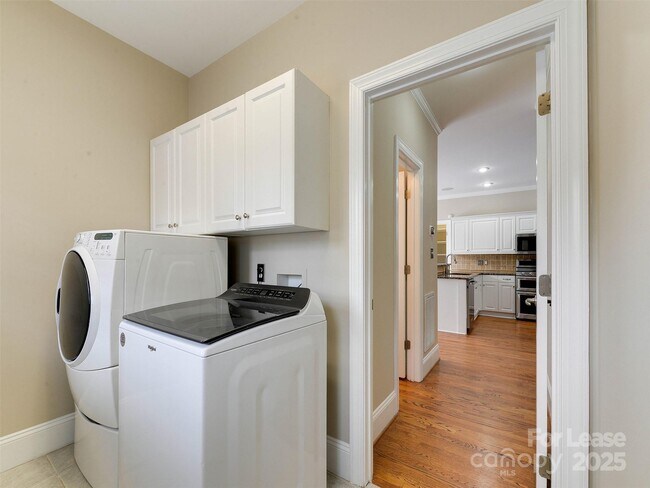 Building Photo - 620 Marsh Rd