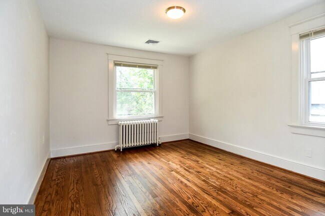 Building Photo - 633 24th St S