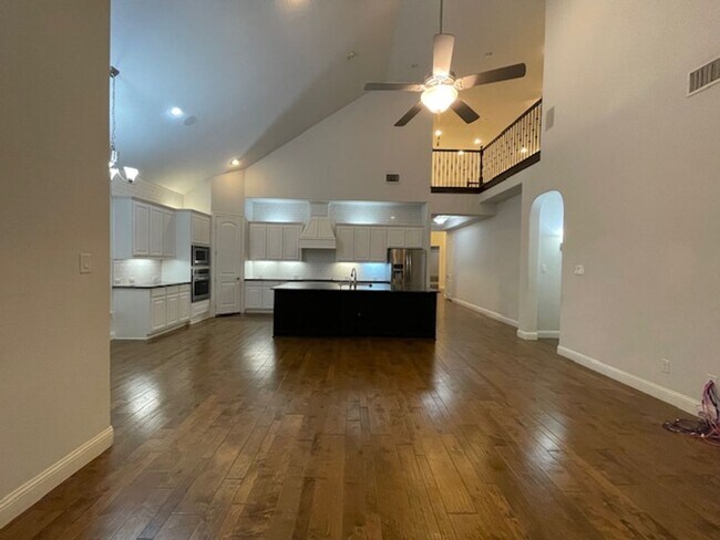 Building Photo - 2403 Cabrillo Ln